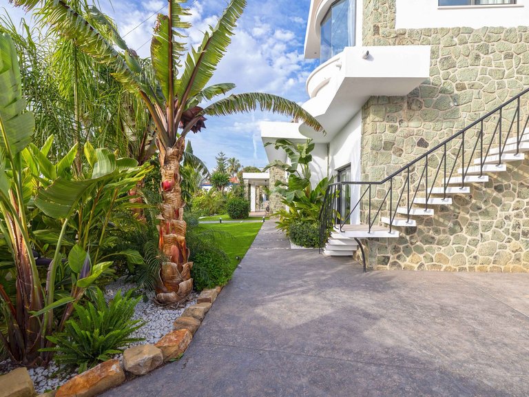 Villa for Sale in Málaga, Malaga 33
