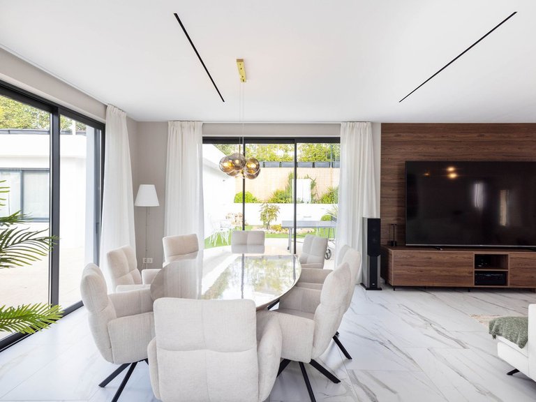 Villa for Sale in Málaga, Malaga 4