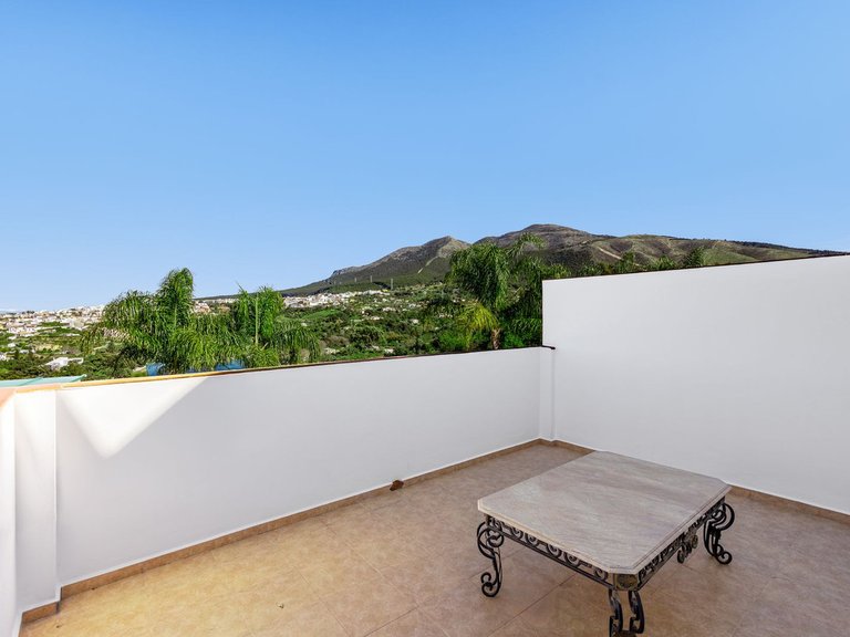 Villa for Sale in Alhaurín El Grande, Malaga 35
