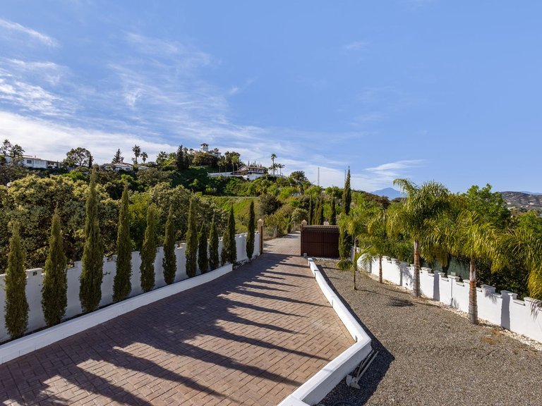 Villa for Sale in Alhaurín El Grande, Malaga 42