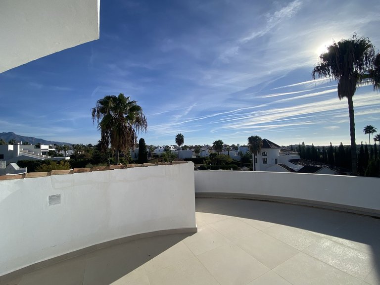 Villa for Sale in El Paraiso, Malaga 10