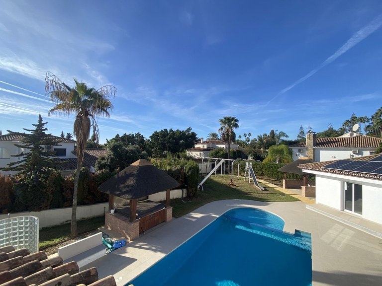 Villa for Sale in El Paraiso, Malaga 11
