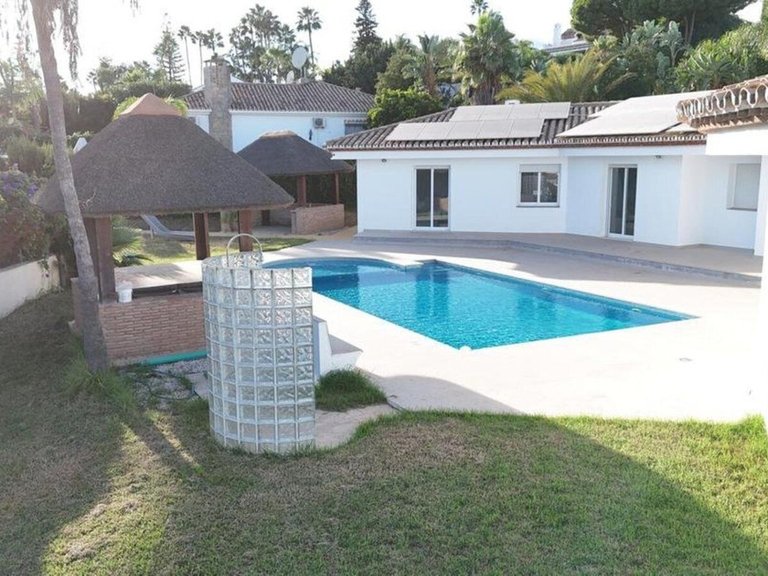 Villa for Sale in El Paraiso, Malaga 2