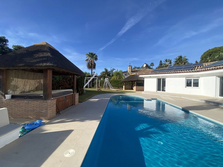 Villa for Sale in El Paraiso, Malaga 24