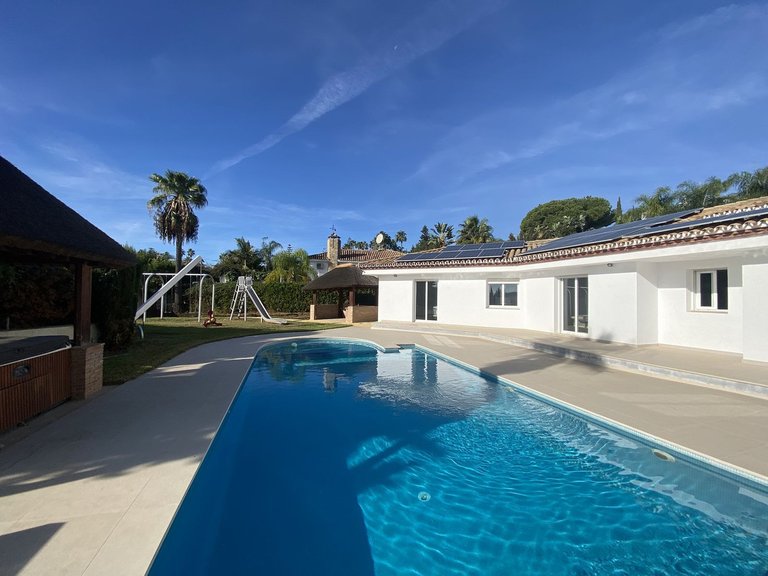 Villa for Sale in El Paraiso, Malaga 25