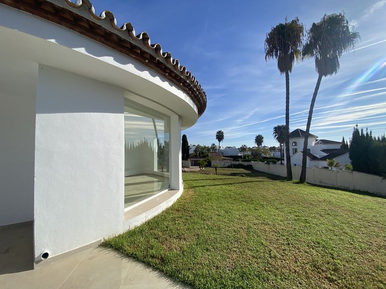 Villa for Sale in El Paraiso, Malaga 26
