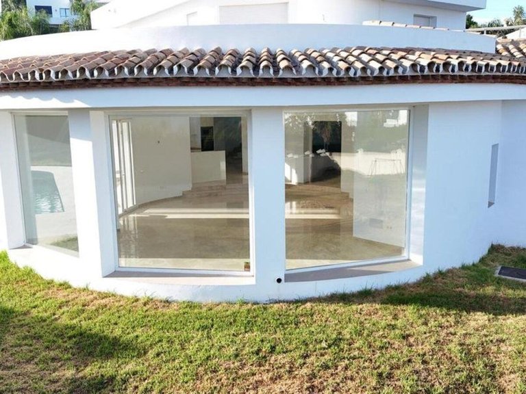 Villa for Sale in El Paraiso, Malaga 4