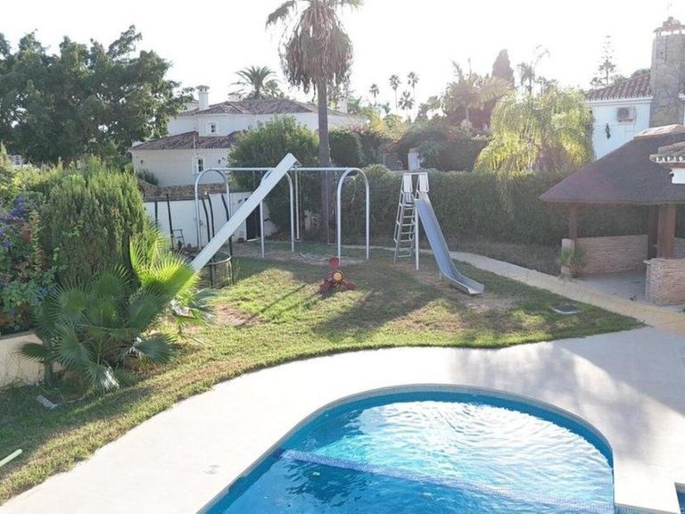 Villa for Sale in El Paraiso, Malaga 5
