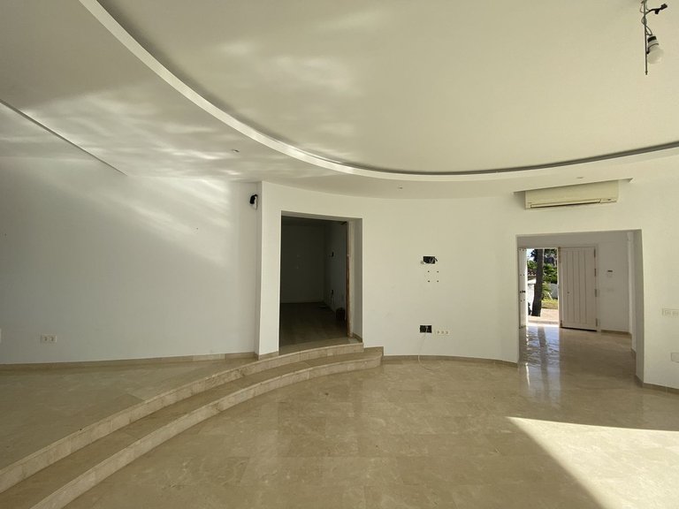 Villa for Sale in El Paraiso, Malaga 7
