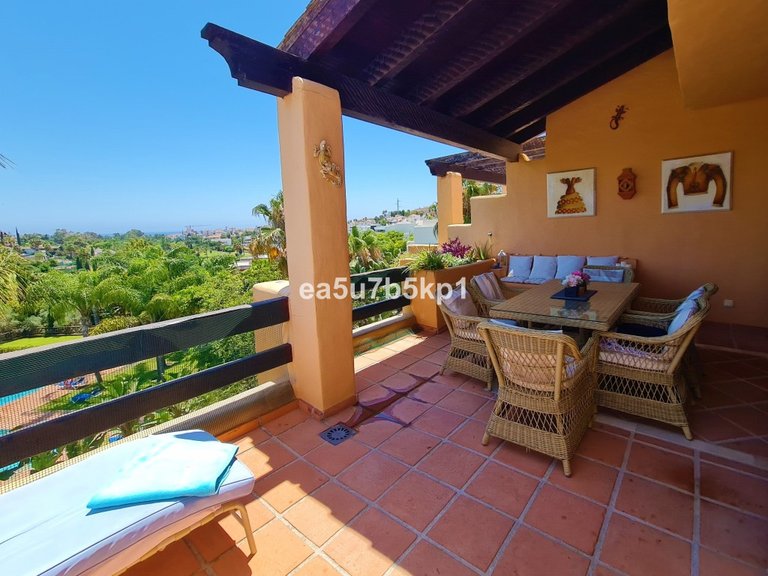Apartment for Sale in New Golden Mile, Malaga 1
