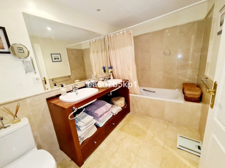Apartment for Sale in New Golden Mile, Malaga 11