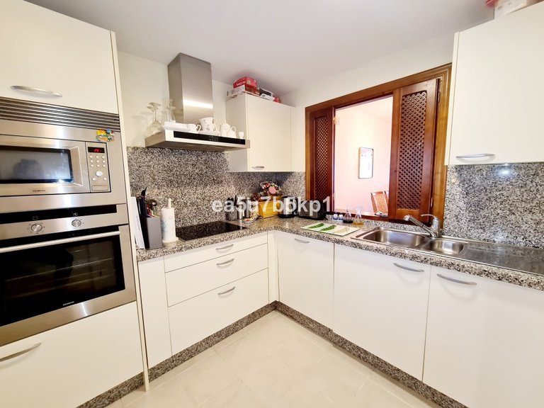 Apartment for Sale in New Golden Mile, Malaga 5
