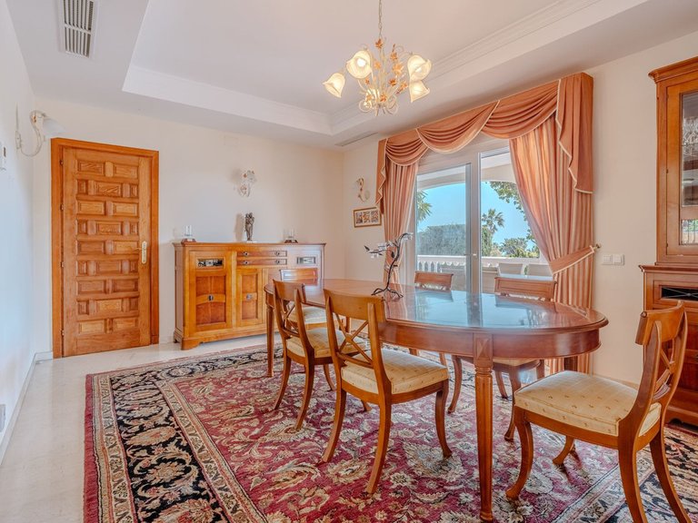 Villa for Sale in El Paraiso, Malaga 10