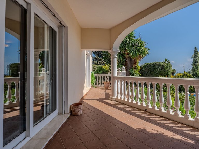 Villa for Sale in El Paraiso, Malaga 15
