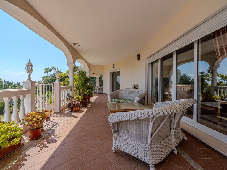 Villa for Sale in El Paraiso, Malaga 16