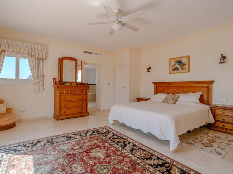 Villa for Sale in El Paraiso, Malaga 22