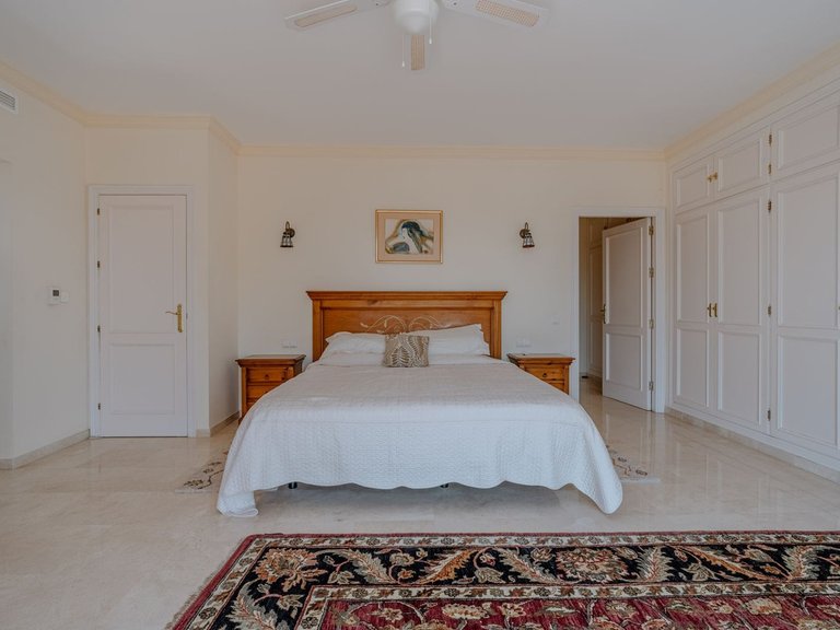 Villa for Sale in El Paraiso, Malaga 23