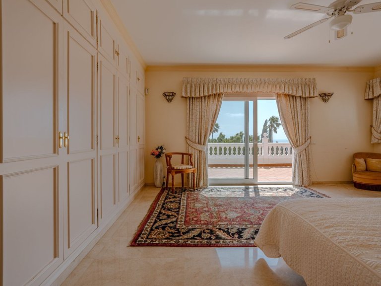 Villa for Sale in El Paraiso, Malaga 24