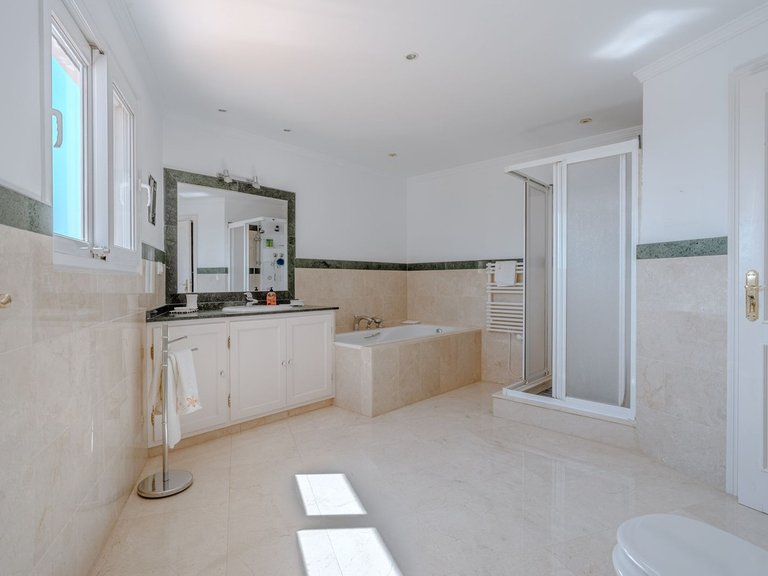 Villa for Sale in El Paraiso, Malaga 27