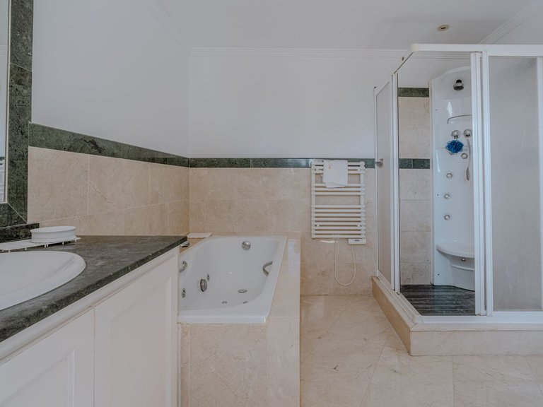 Villa for Sale in El Paraiso, Malaga 28