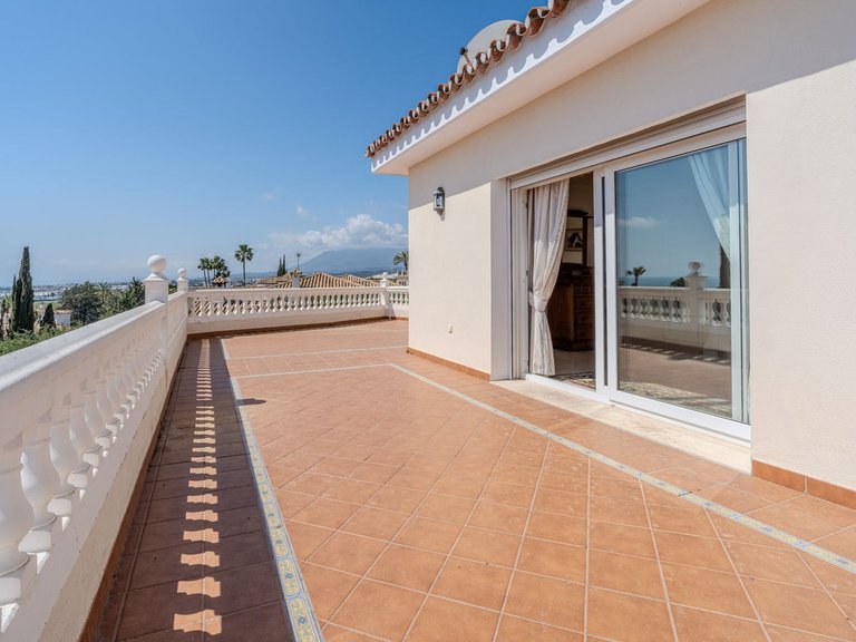 Villa for Sale in El Paraiso, Malaga 31