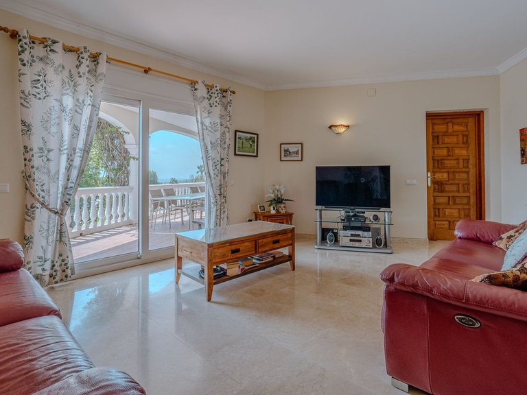 Villa for Sale in El Paraiso, Malaga 33