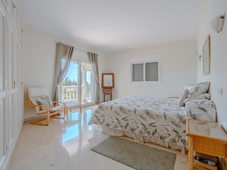 Villa for Sale in El Paraiso, Malaga 37