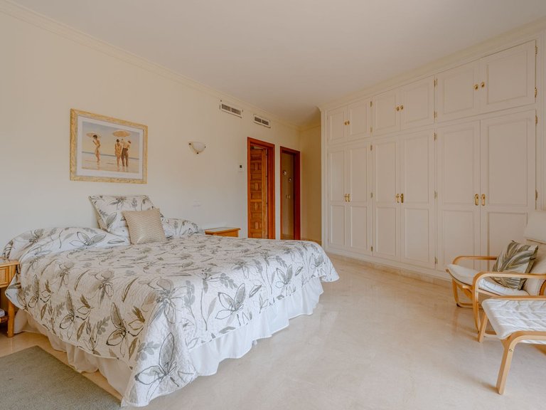 Villa for Sale in El Paraiso, Malaga 38