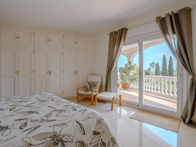 Villa for Sale in El Paraiso, Malaga 39