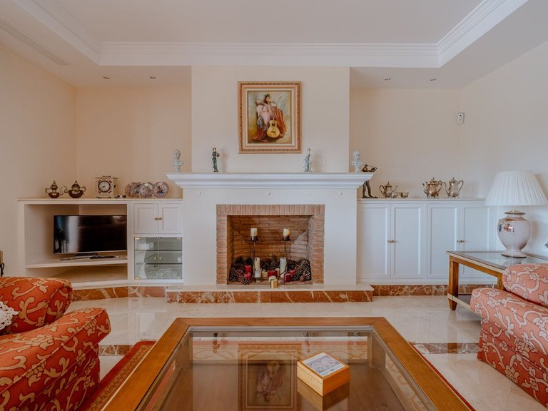 Villa for Sale in El Paraiso, Malaga 4