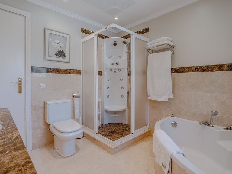 Villa for Sale in El Paraiso, Malaga 41