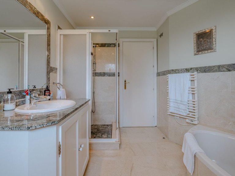 Villa for Sale in El Paraiso, Malaga 46