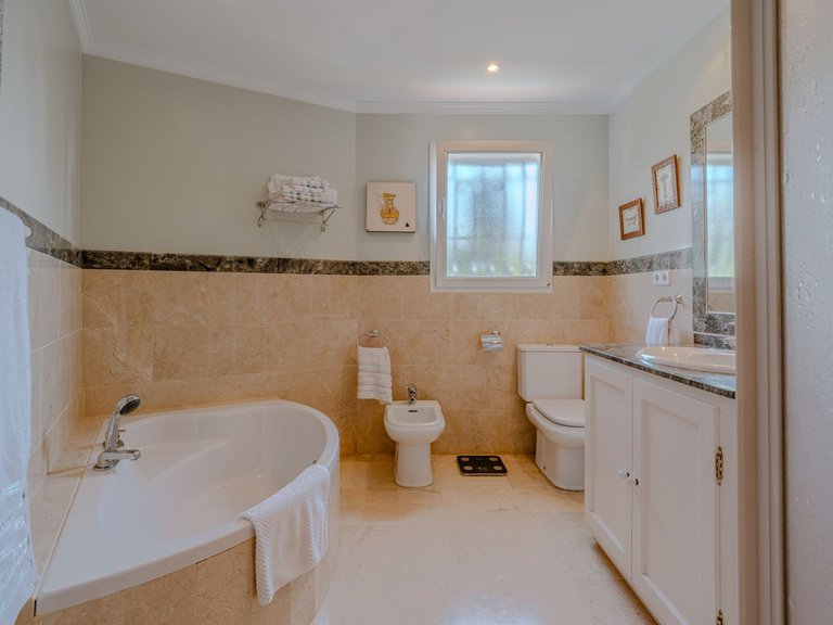 Villa for Sale in El Paraiso, Malaga 48