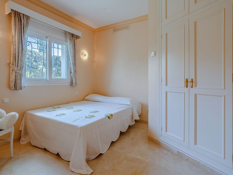 Villa for Sale in El Paraiso, Malaga 52