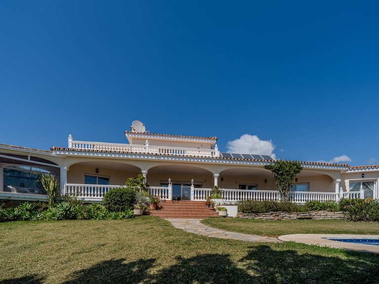 Villa for Sale in El Paraiso, Malaga 53