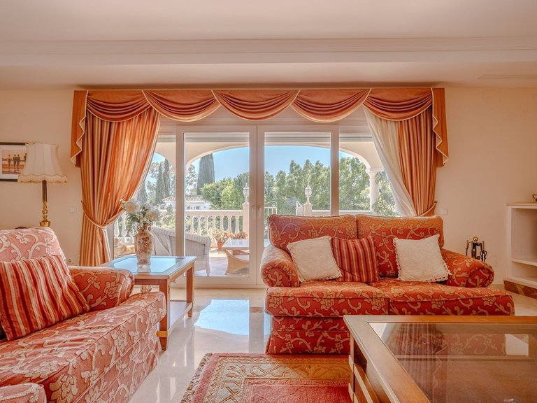 Villa for Sale in El Paraiso, Malaga 6