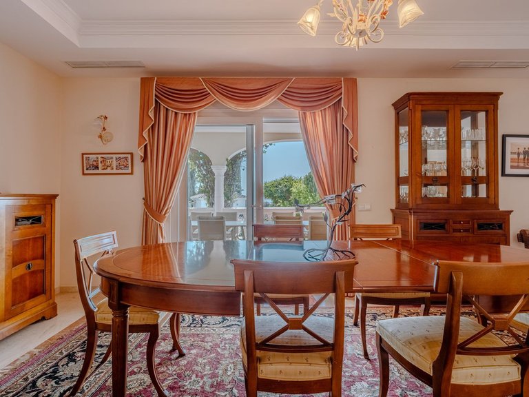 Villa for Sale in El Paraiso, Malaga 8