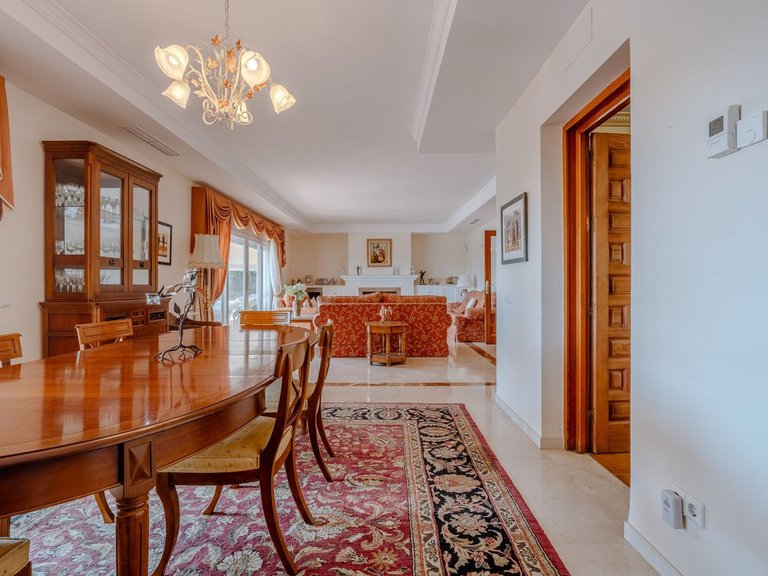 Villa for Sale in El Paraiso, Malaga 9