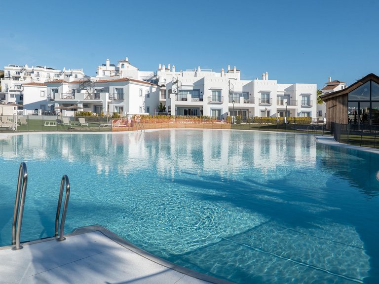 Apartment for Sale in El Paraiso, Malaga 1