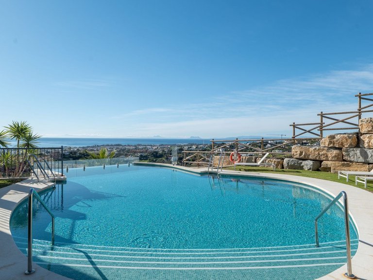 Apartment for Sale in El Paraiso, Malaga 35