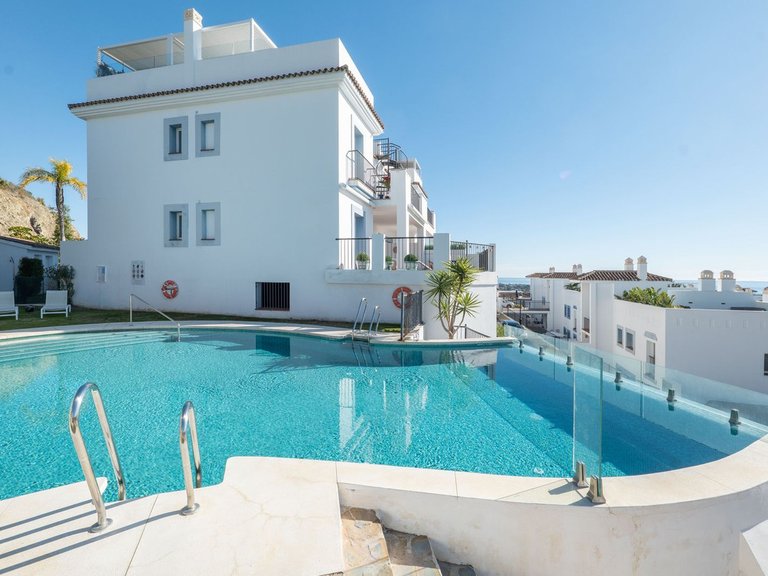 Apartment for Sale in El Paraiso, Malaga 37