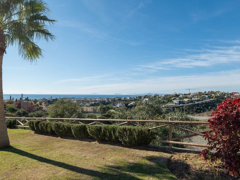 Apartment for Sale in El Paraiso, Malaga 41