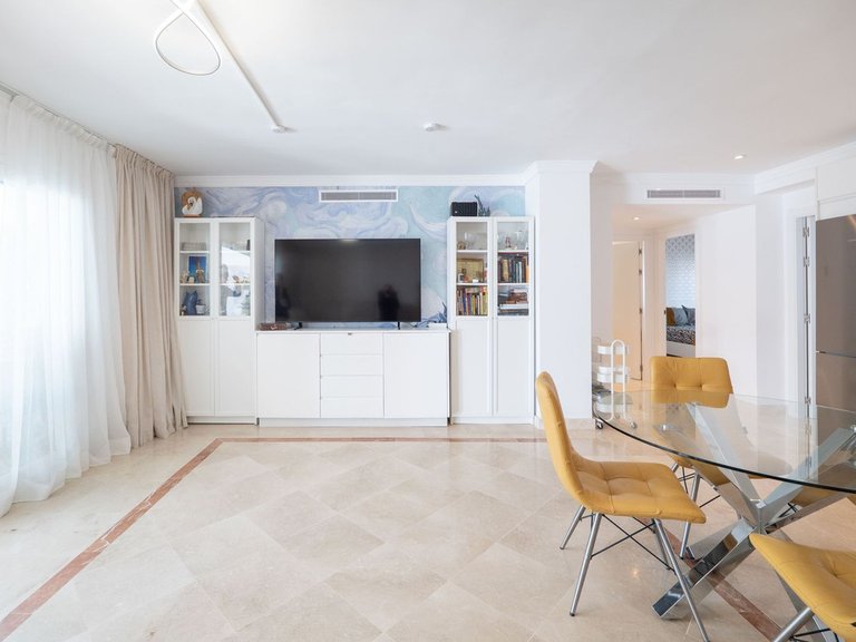 Apartment for Sale in El Paraiso, Malaga 8