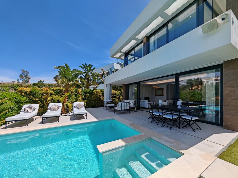 Villa for Sale in Estepona, Malaga 1