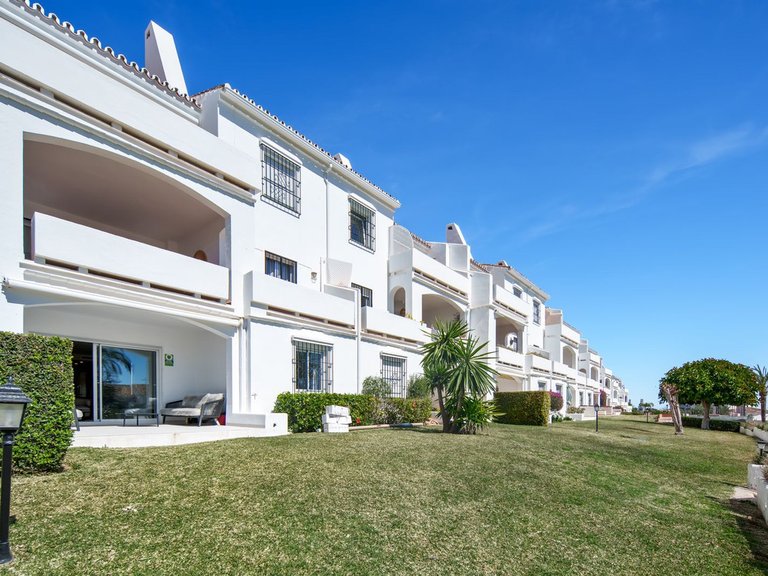 Apartment for Sale in Nueva Andalucía, Malaga 1
