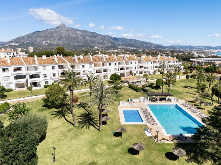 Apartment for Sale in Nueva Andalucía, Malaga 20