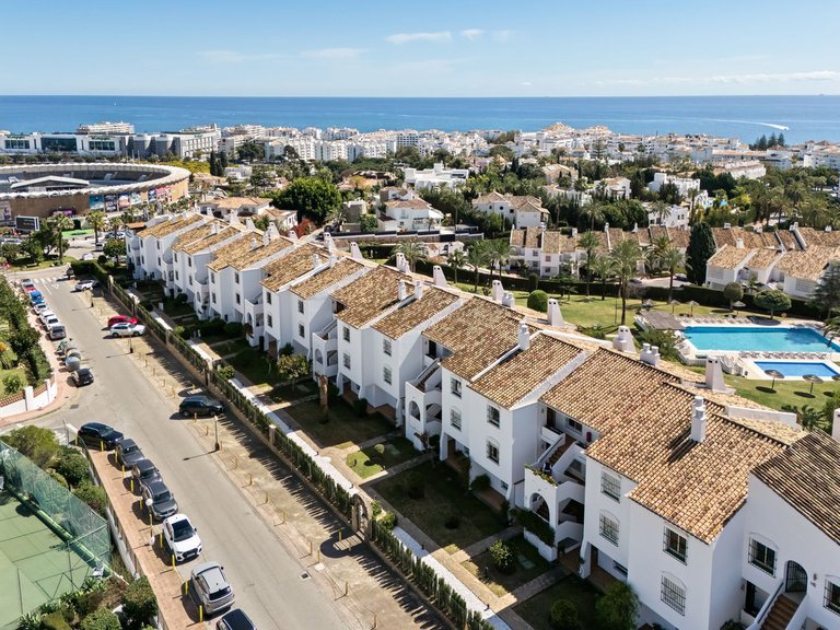 Apartment for Sale in Nueva Andalucía, Malaga 23
