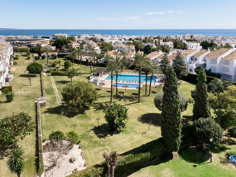 Apartment for Sale in Nueva Andalucía, Malaga 24