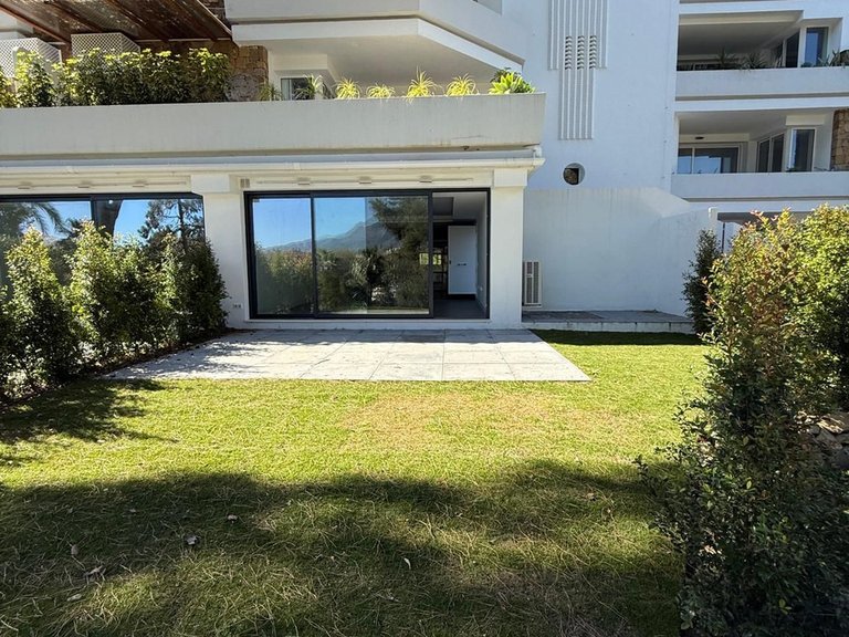 Apartment for Sale in Nueva Andalucía, Malaga 1