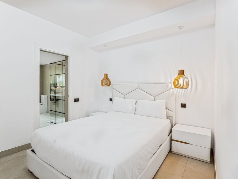 Apartment for Sale in Puerto Banús, Malaga 17